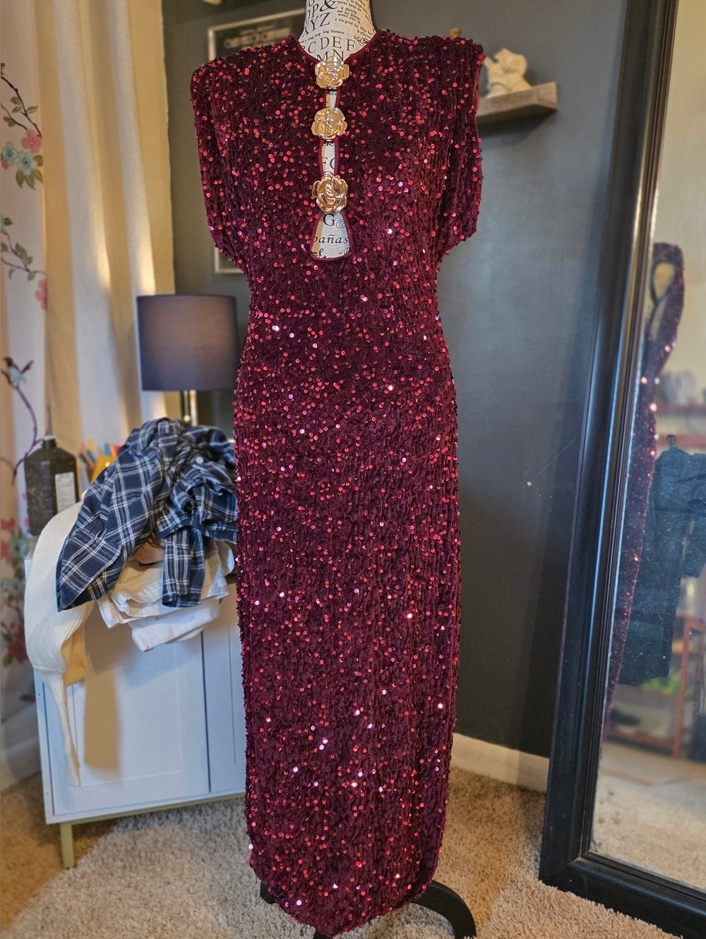 Elegant Burgundy Sequin Midi Dress
